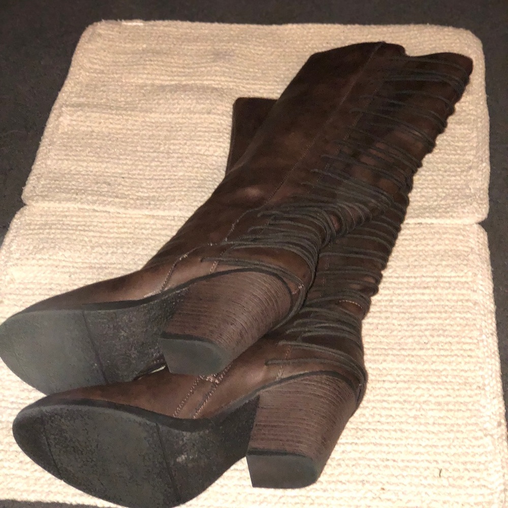 Brown Heeled Boots 👢 9.5